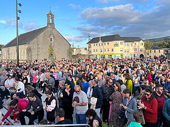 Thousands Turn Out For Clonmel...